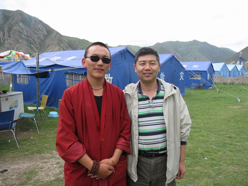 与禅古寺僧人在一起