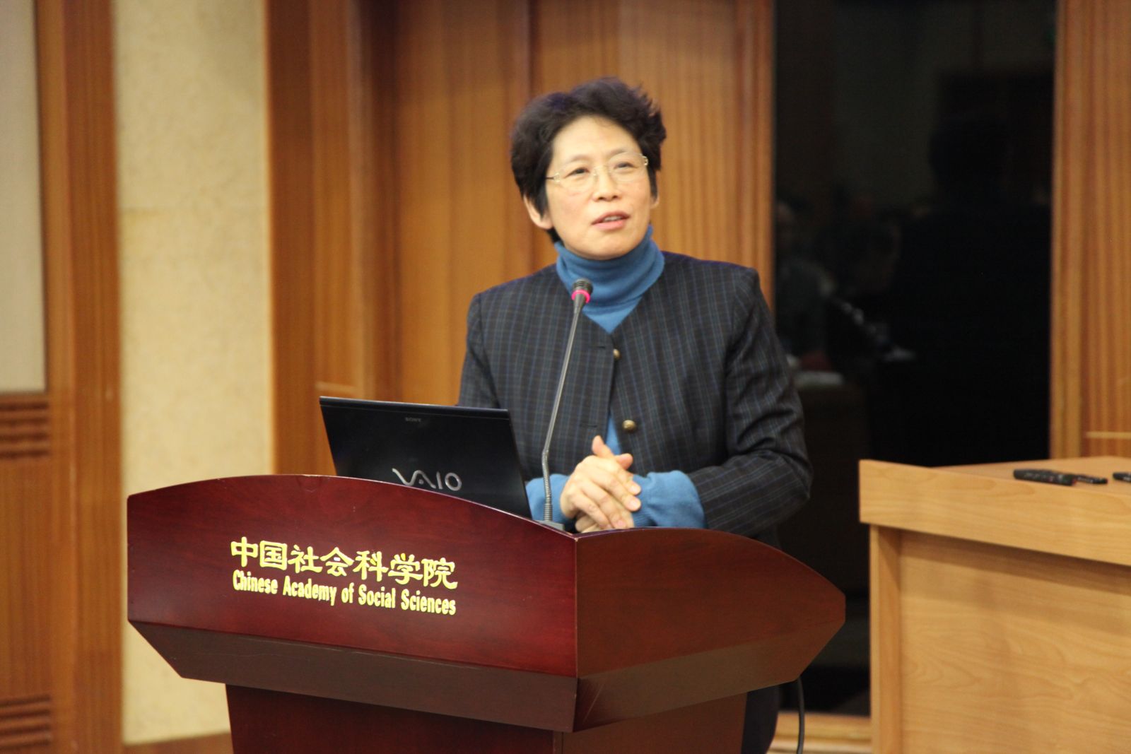 中国社会科学院学部委员、欧洲研究所所长周弘作主旨报告