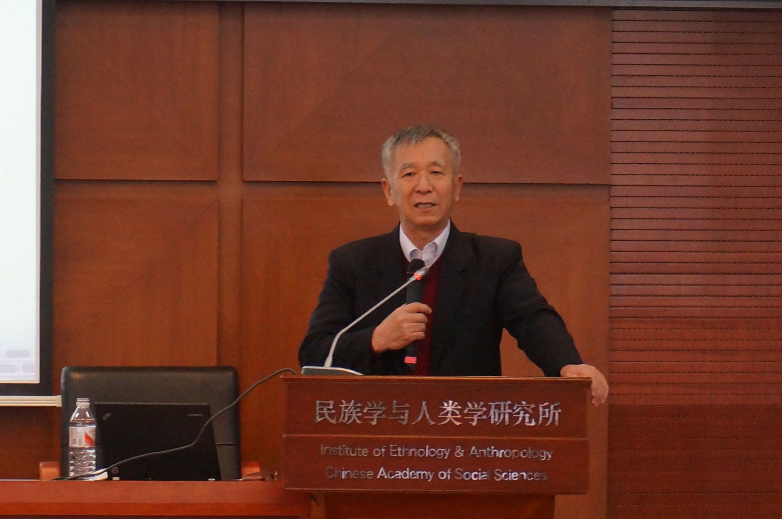 姚克成先生在演讲