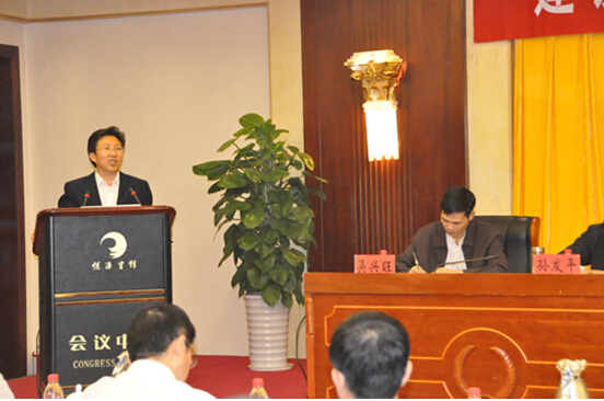 中国社会科学院民族学与人类学研究所方勇副书记做主旨报告