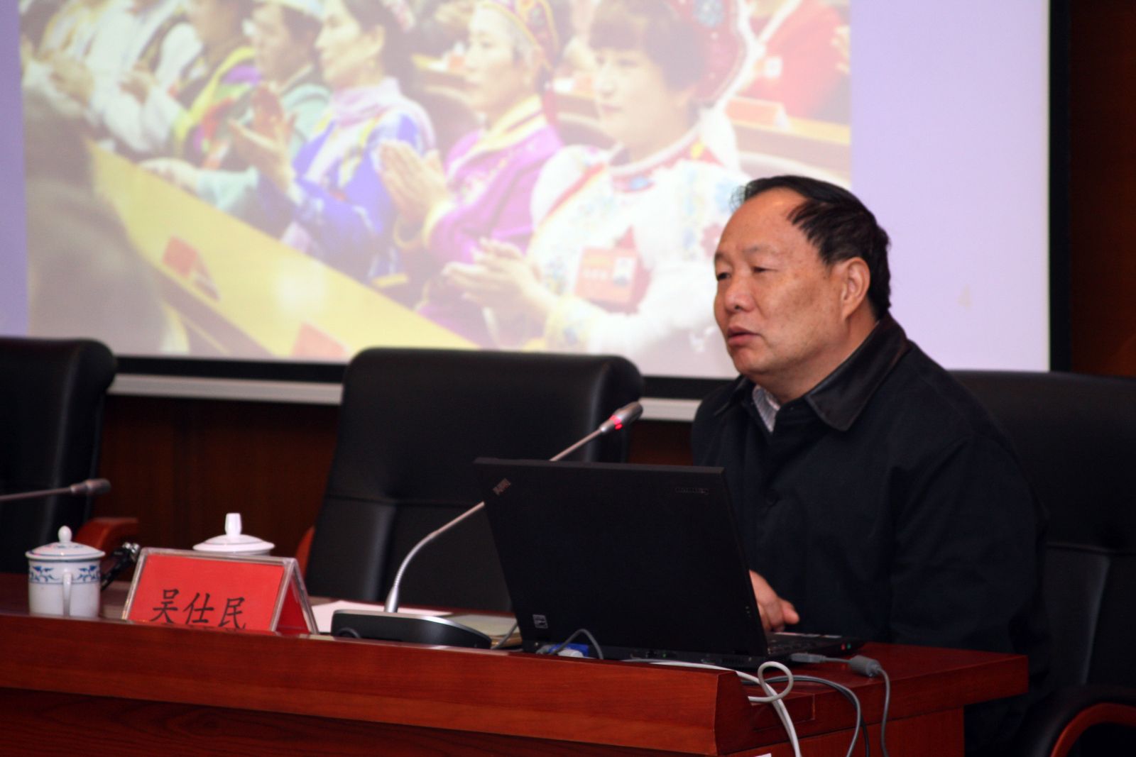 全国人大民族事务委员会副主任吴仕民