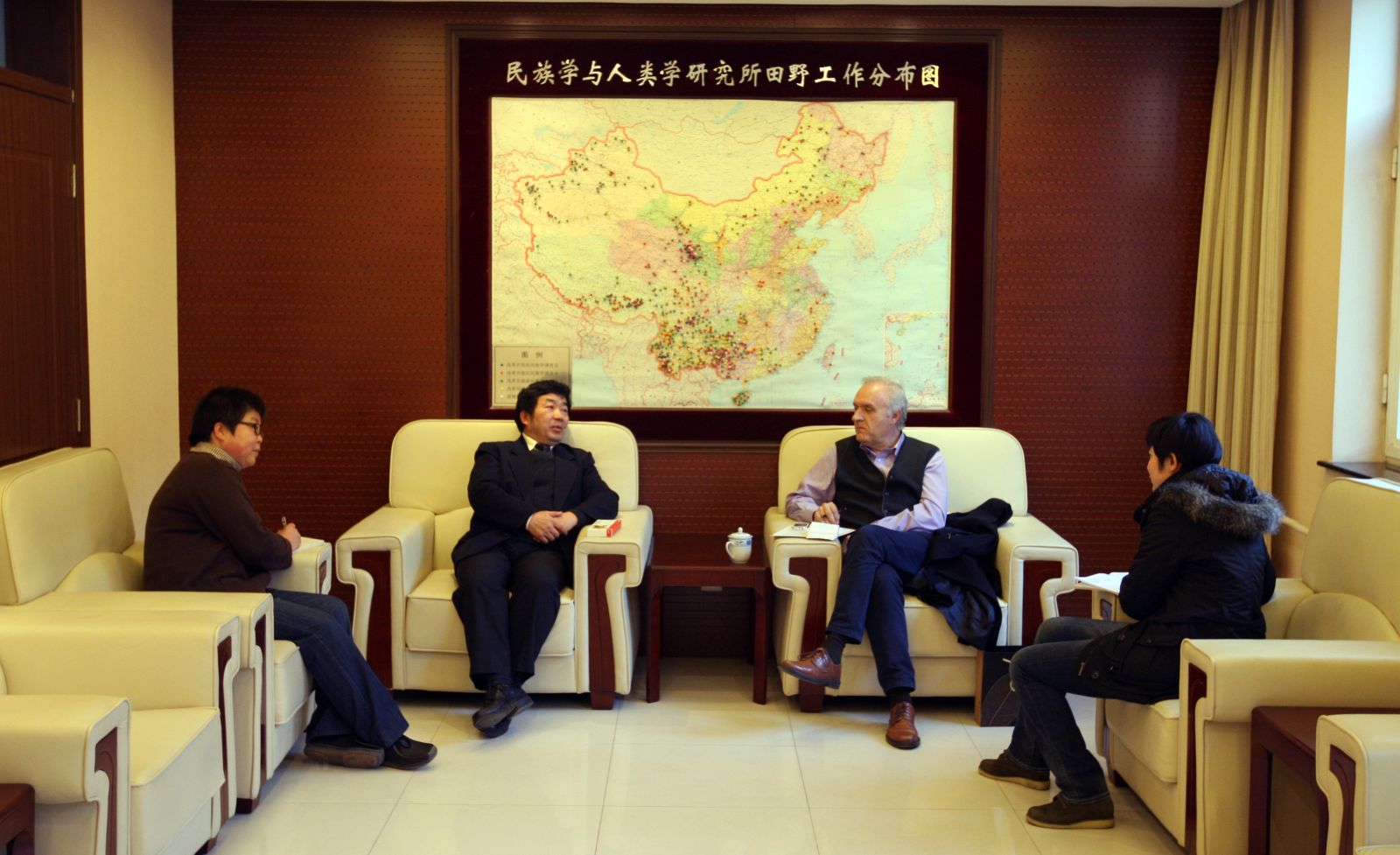 王延中所长会见西班牙加利西亚国际文献与分析研究所所长叙利奥?里奥斯
