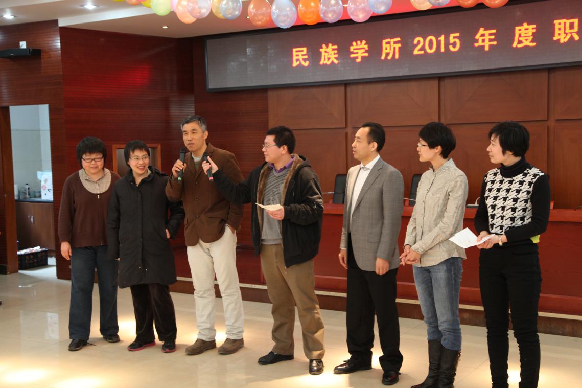 世界民族研究室用多种外语祝贺新年
