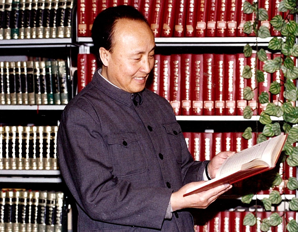 上世纪90年代，滕绍箴先生在民族所图书馆查阅资料
