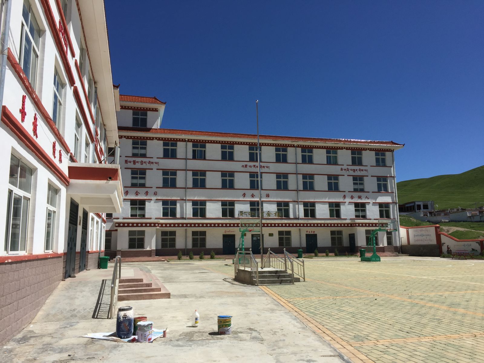 佐盖多玛仁多玛小学教学楼