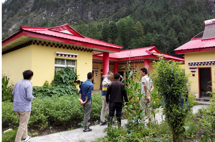 课题组访问易地扶贫搬迁户