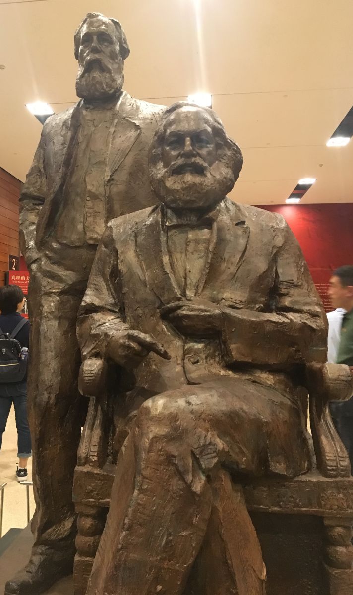 马克思雕像，孔敬摄影