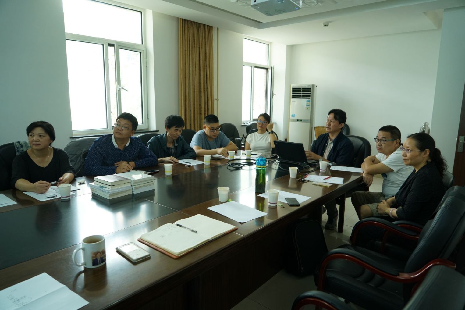 民族社会学研究室主任张继焦研究员首先分享了他的研究心得，题目是“关于民族文化变迁的调研和理论思考”